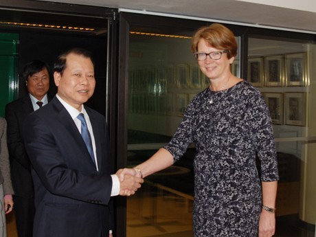 Deputy PM Vu Van Ninh begins official visit to Sweden  - ảnh 1